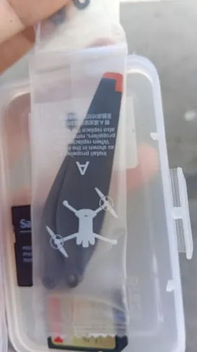 Hélices de drone DJI lacradas 2 pares e cartão de memória sandisk extreme  32gb