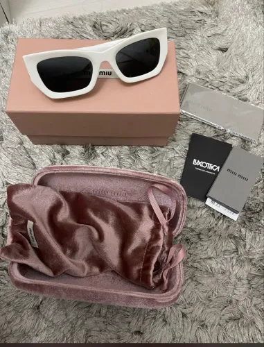 Óculos de sol Miu Miu off white 09ws 1425s
