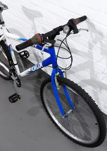 Bicicleta Caloi Aspen Aro 26 21 Marchas Branca/Azul - Ótima para Uso Diário