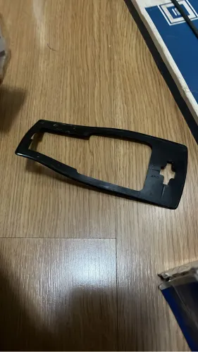 Moldura das porta direita do trinco das portas dos opalas e caravans 85 em diante 