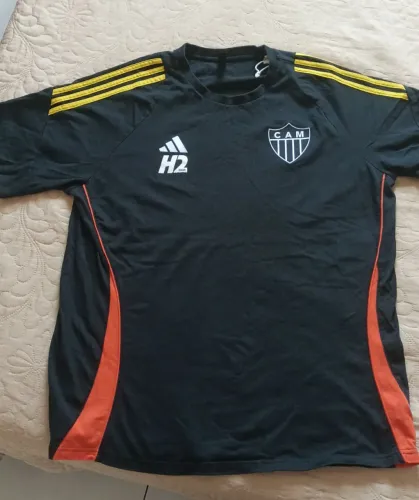 CAMIDA VIAGEM ATLÉTICO MINEIRO  OFICIAL ADIDAS CONCENTRAÇÃO GOLA POLO