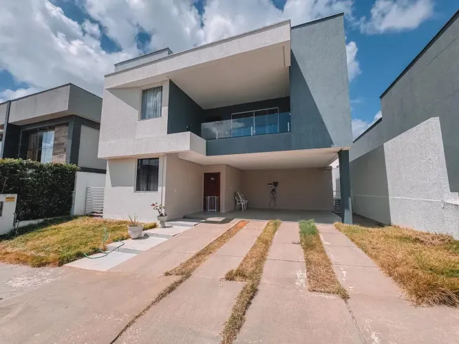 Casa à Venda no Condomínio Novo Leblon