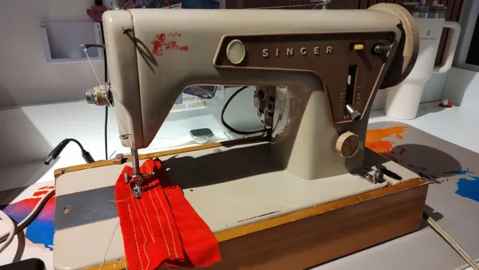 Máquina de costura Singer de Ferro *REVISADA* e com correia nova