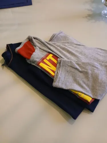 Duas camisetas manga longa lindas,Grife Highstil e Pool, M ,ocasião 100 reais
