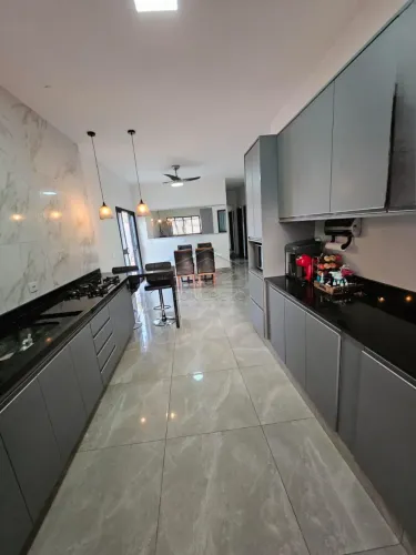 Linda casa com piscina no Jardim Bela Vista!