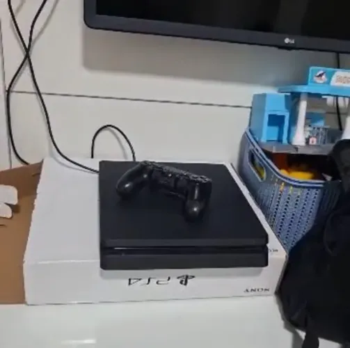 PS4 SLIM - 500 GB