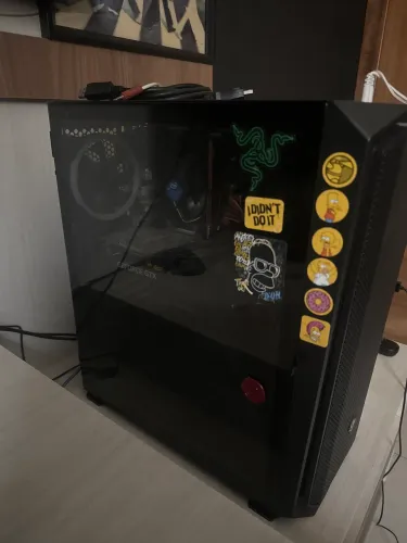 Computador, monitor, mouse e teclado