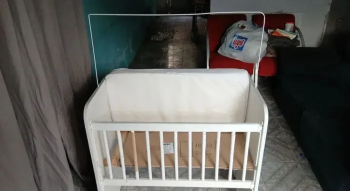 Vende-se mini berço + colchão 