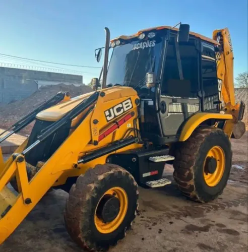 Retroescavadeira JCB 2021 $150 mil