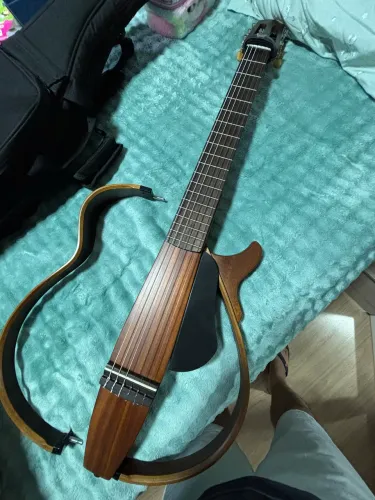 Violão Yamaha silent 200n