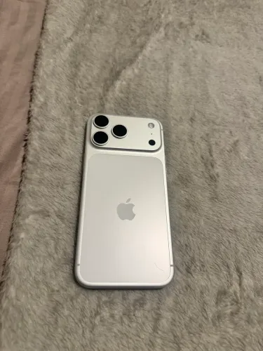 17 Pro Max 256 Novo