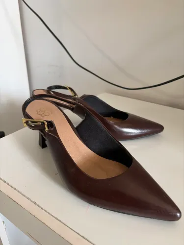 Scarpin marrom número 38