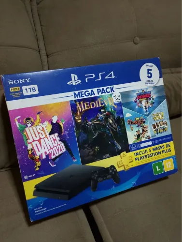 Vendo Ps4, acompanha nota fiscal , 2 controles