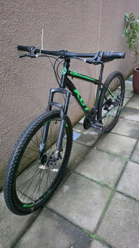 Bicicleta Aro 29, de aço carbono, freio a disco, suspensão, 21 velocidades