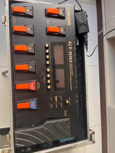 Pedaleira Boss gt100