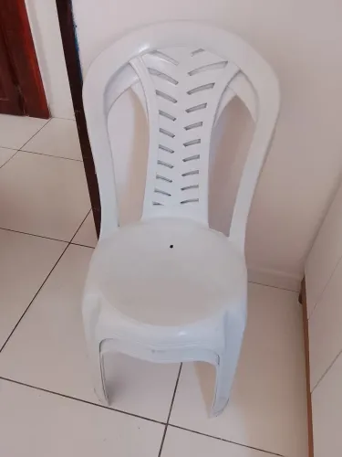 2 Cadeiras de plástico ( em ótimo estado) 