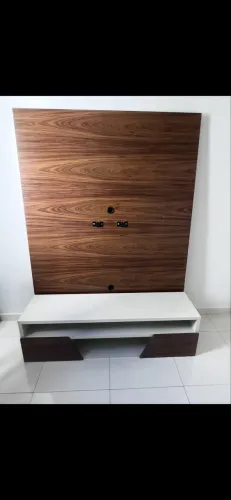 HACK/SUPORTE PARA TELEVISÃO SUSPENSO COM GAVETAS (JA INSTALADO O SUPORTE PARA A TV 