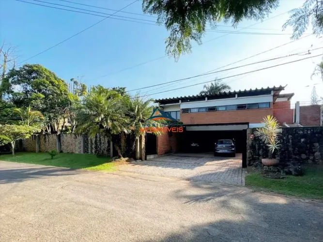 Casa de Luxo em Condomínio Exclusivo em Cotia-SP - 4 Suítes, 10 Vagas, Área de 6.400m² no