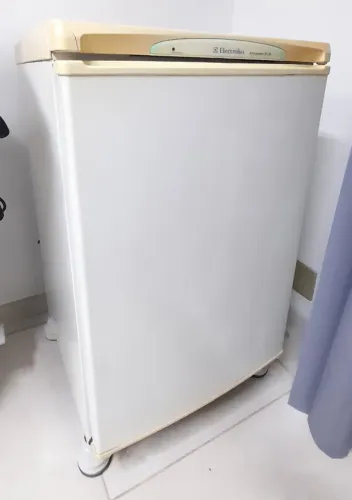 Frigobar Refrigerador Electolux 130L com defeito