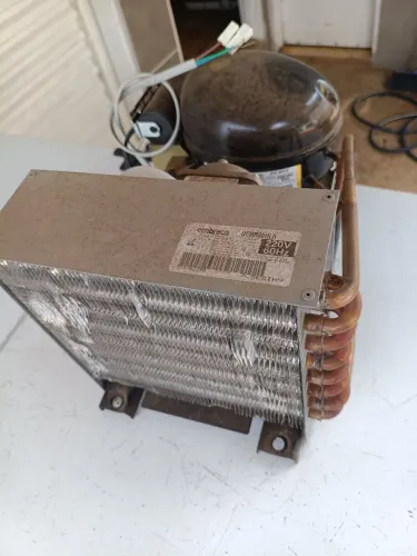 Vendo Unidade Condensadora 1/4 + 220v Novo