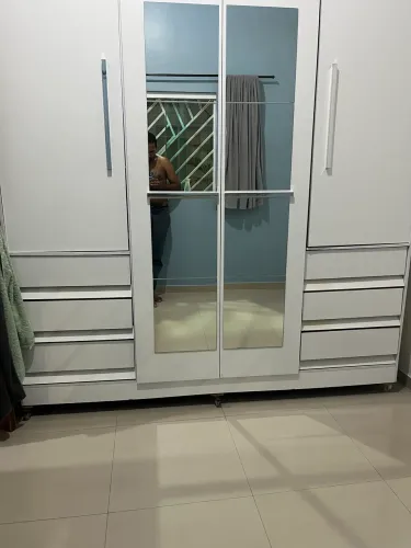 Guarda - Roupa Semi novo