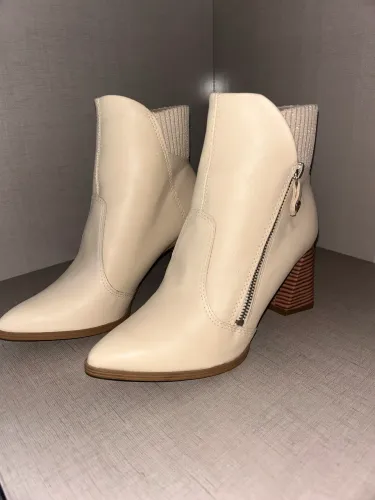 Bota branca, n° 35. Nunca usada. Marca: Mississipi.