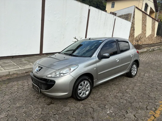 Peugeot 207 XR 1.4 Flex 8V 5P 2011