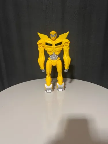 Boneco modelo Transformes