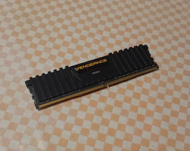 Memória RAM 8Gb 2400Mhz Corsair Vengeance
