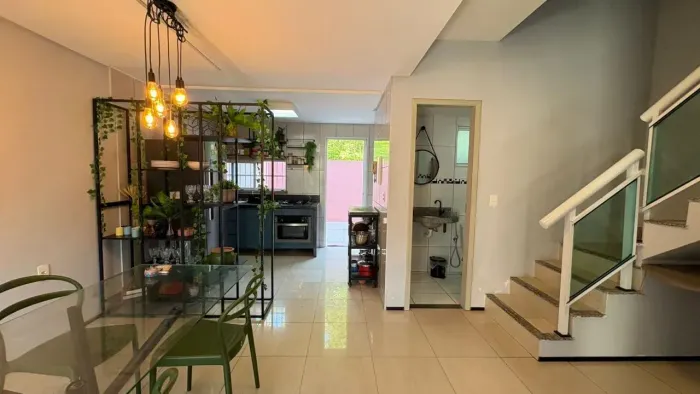 Casa Luxuosa em Condomínio Fechado com Segurança e Conforto!