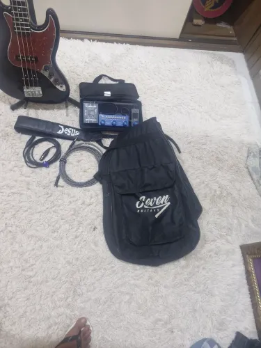 Baixo seven jazz bass passivo + cabos xlr e P10 santo angelo + pedalboard + correia