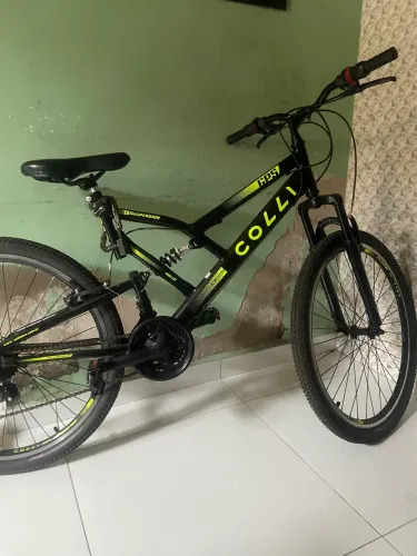 Vende-se bicicleta na cor preta cm verde