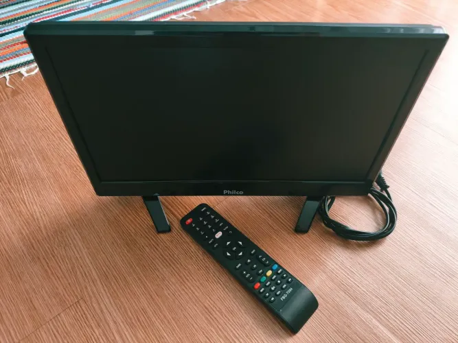 TV 14 polegadas LCD. 