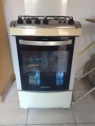 Fogão , geladeira, guarda roupa