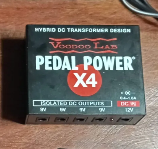 Fonte Voodoo Lab X4 para pedais 9V 1A - MXR Landscape Kraftman True Tone Strymon T rex 