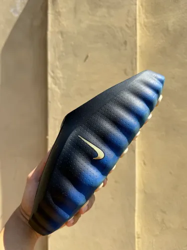Slide Nike Mind 001 preto e azul tamanho 42