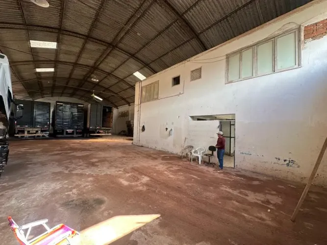 Galpão de 1.000m2 próximo da Rodovia Arthur Bernardes - COM0090WGG