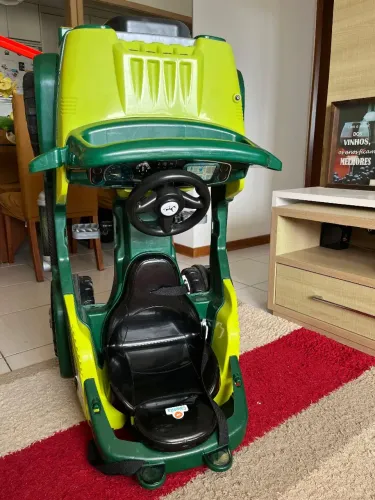 Carro de pedal infantil 