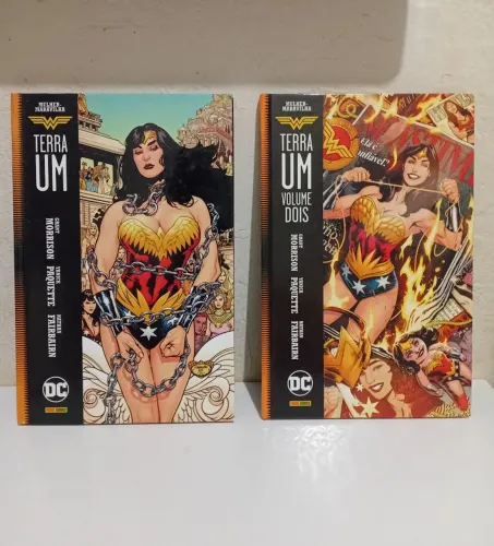 Conjunto HQs Mulher-Maravilha: Terra Um (Vol. 1 e 2) - Capa Dura