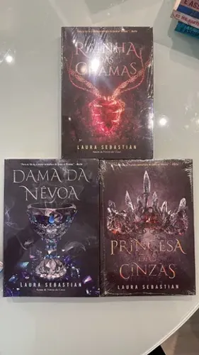 Kit 3 Livros de Laura Sebastian = Princesa das cinzas + Dama da névoa + Rainha das chamas