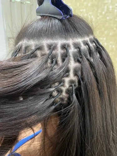Colocação e manutenção de Mega Hair/ Alongamento de cabelos