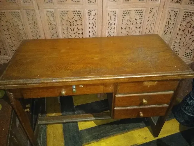 Escrivaninha de madeira legítima