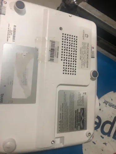 Projetores Benq 2700 lumens em perfeito estado .