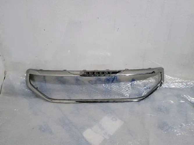 Moldura cromada da grande Peugeot 308 / 408 original 