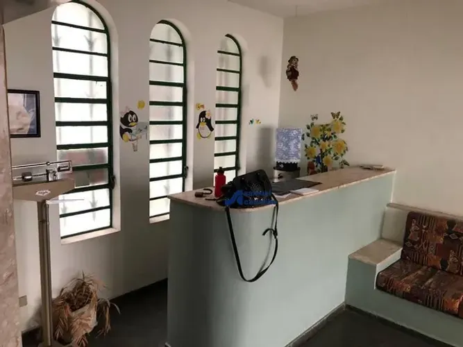 Casa comercial 04 salas 02 vagas recepção sub-solo quintal