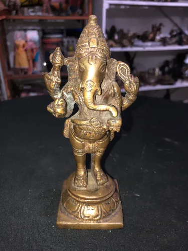 Ganache em bronze bela peça indo e obra de arte
