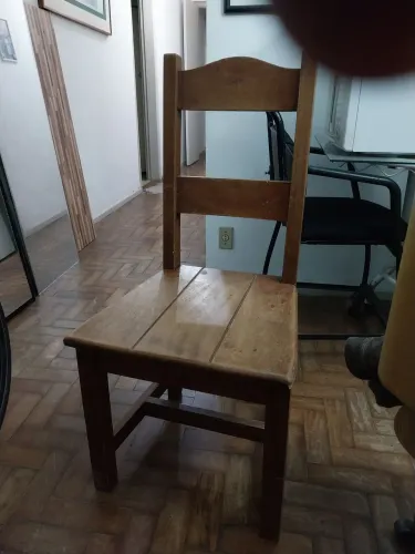 Cadeira de embuia maciça 