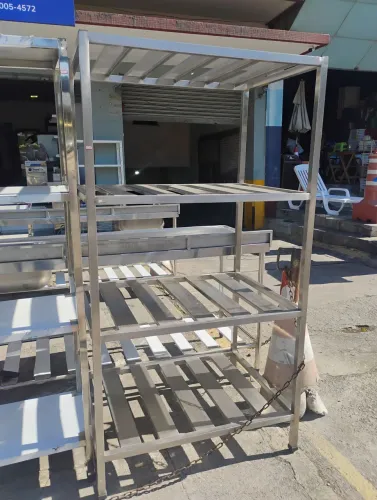 ESTANTE VAZADA AÇO INOX