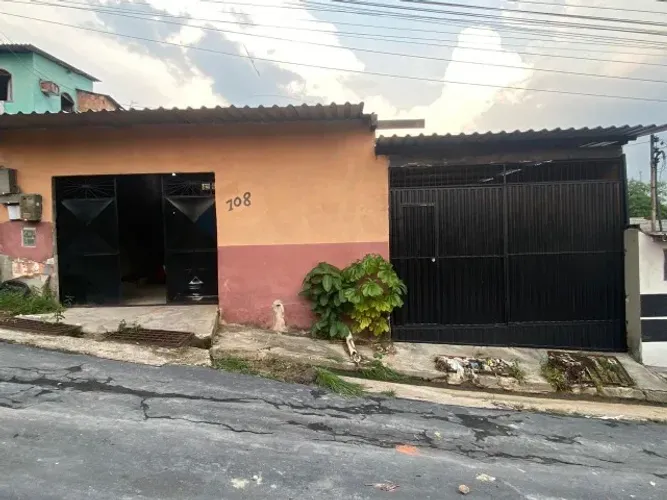 Casa com Ponto Comercial à Venda | Manoa / Novo Israel - 2 Quartos + Galpão de 100m²