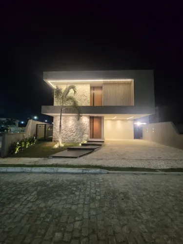 Excelente casa com piscina localizada no bairro Papagaio.